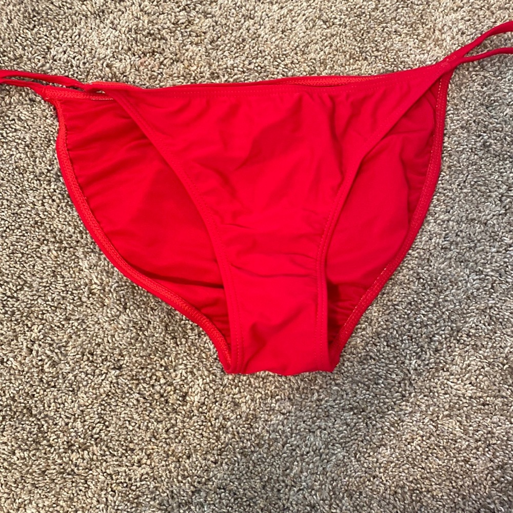 Never worn great condition perfect for the beach or pool